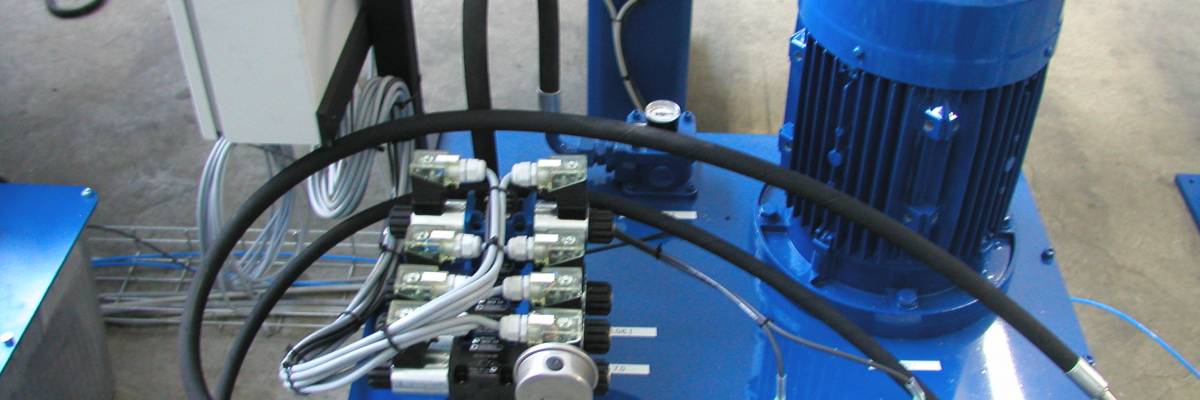 Hydraulikaggregat für eine Profilieranlage für 4 Werkzeuge